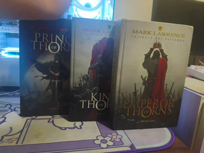 Livros. Trilogia dos espinhos
