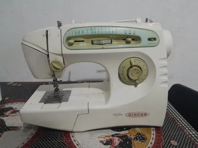 Máquina de costurar SINGER bella