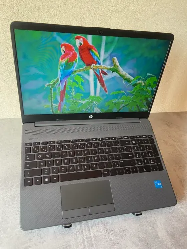 Notebook HP i3 13ª Geração / UHD Graphics / 8GB RAM / 256GB SSD / Tela 15.6?