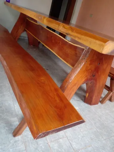 Mesa madeira rústica com bancos