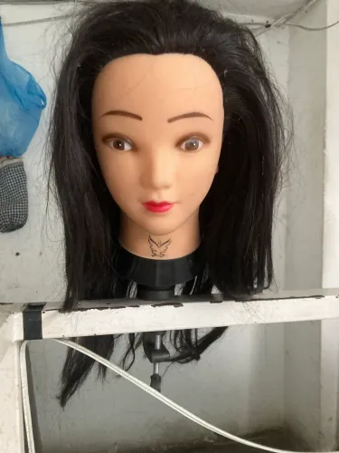 Cabeça de boneca para treino com cabelo- Usada