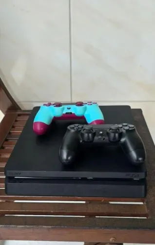 Ps4 Slim 1TB + 2 Controles