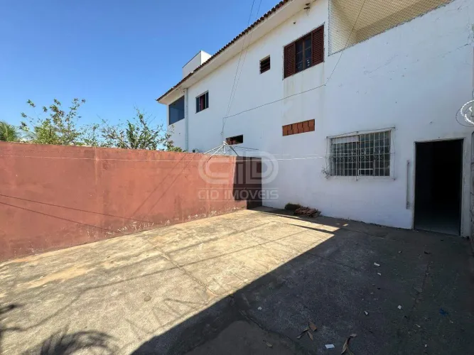 Sobrado com 2 Quartos no Altos do Coxipó