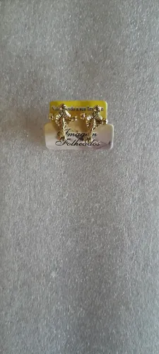 PROMOÇÃO par de brincos cruz crucifixo católico folheados a ouro peça única exclusiva 