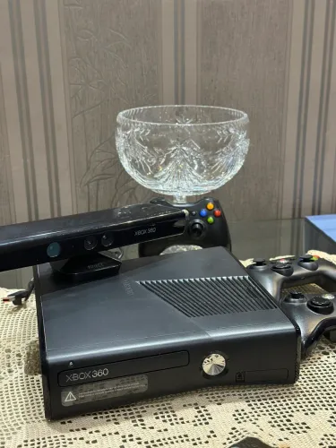 Videogame Xbox 360 destravado com kinect e vários jogos