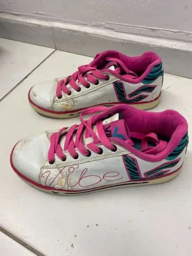 Tênis VIBE branco com rosa