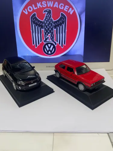 2 miniaturas Golf gti 1/36
