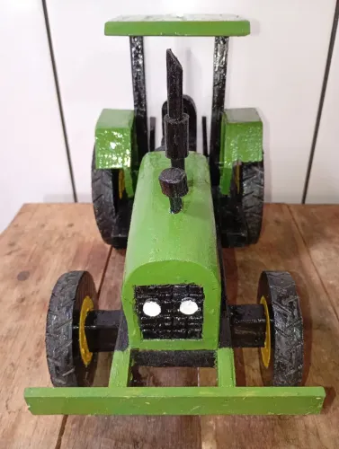 Trator artesanal em Madeira - Modelos Diversos