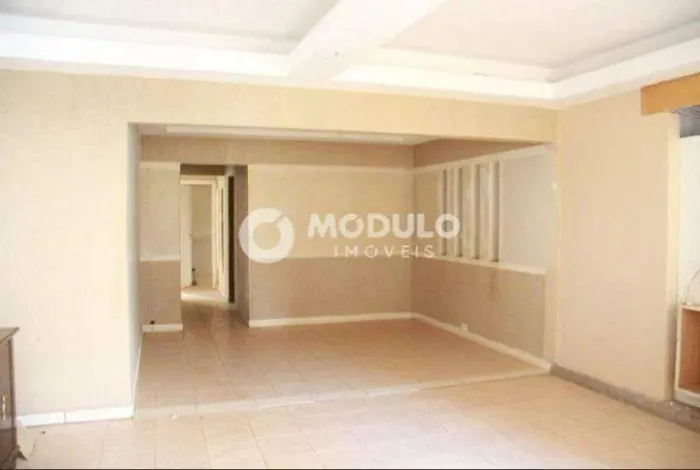 Casa residencial disponível para locação no bairro Granada.