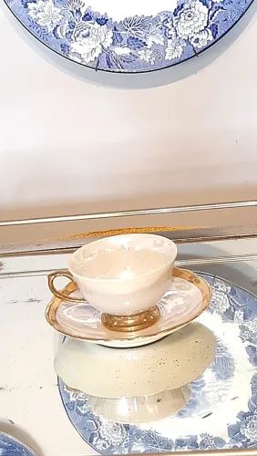 Antiga e linda xícara para café