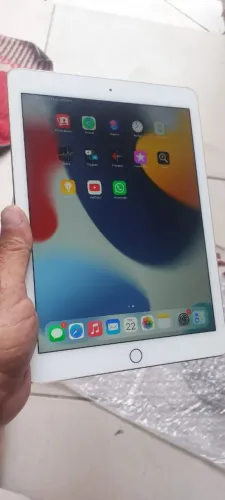 Ipad A1566  64gb. Gold. IOS  15.8.8