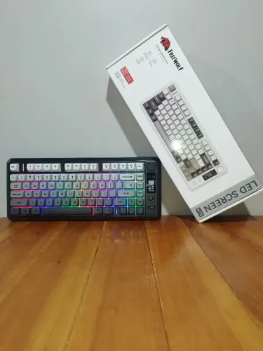Teclado Gamer RGB M75 com DISPLAY