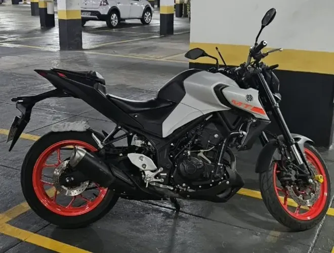 Moto yamara Mt 03 super nova
