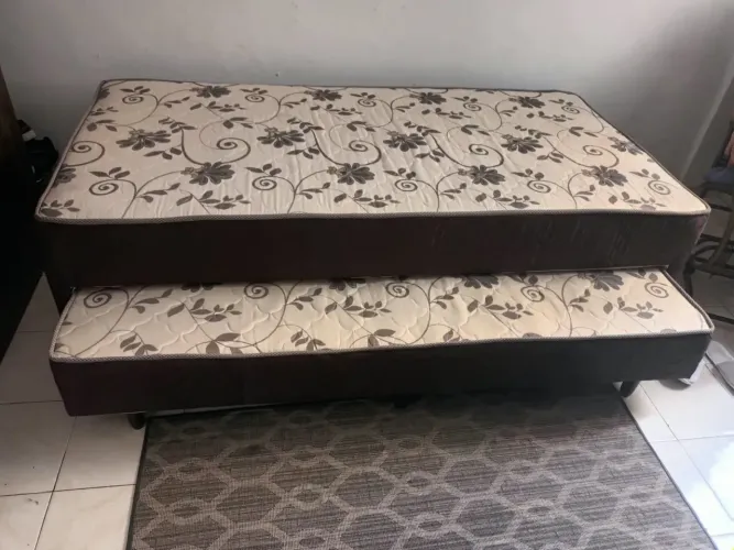 Cama de solteiro auxiliar (bicama)