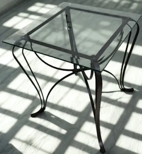 Mesa de Vidro com Base em Ferro Trabalhado