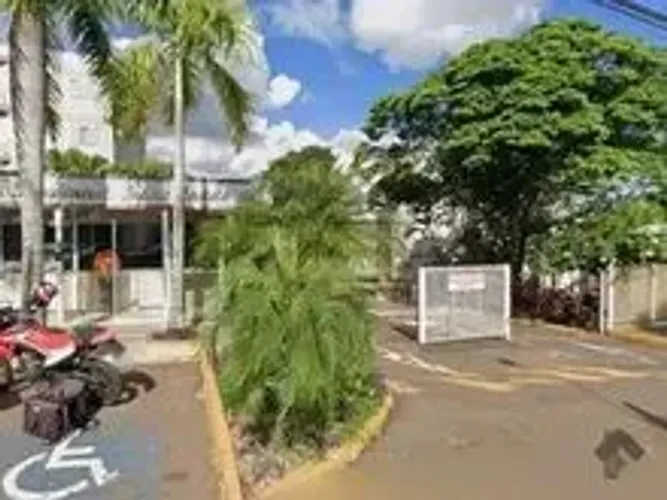 ALUGO APARTAMENTO TÉRREO DE TRÊS QUARTOS