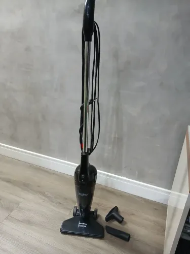 Aspirador vertical preto Britânia 
