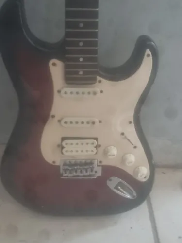 Guitarra sem as cordas