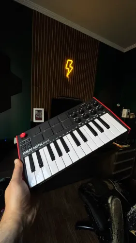 AKAI MPK Mini Controlador MIDI USB 25 Teclas + Pads | Excelente Estado