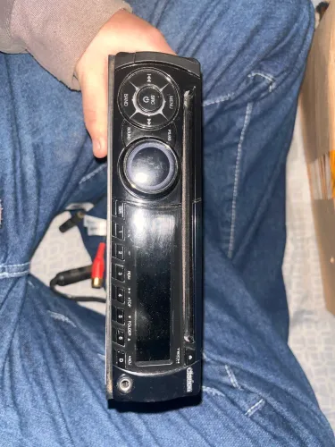 Rádio Clarion cz101