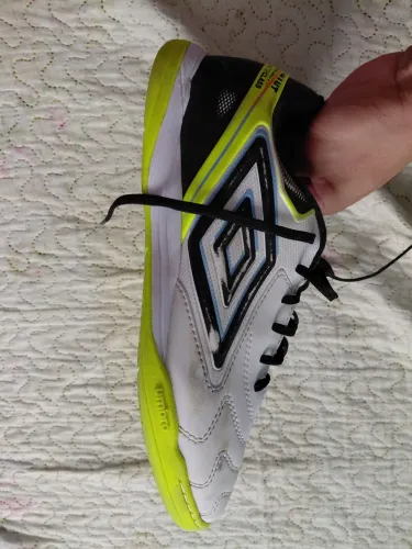Tênis futsal umbro classic