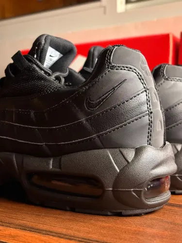 AIR MAX 95 TRIPLE BLACK
