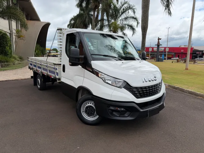Iveco Daily Furgão 30-130 2.3 7,3m³ (die)(e5) 2022