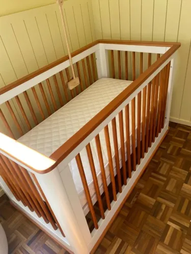 Berço Dron 2×1 acabamento laca neve ( branco )