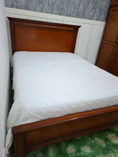 CAMA DE CASAL EM MADEIRA MACIÇA - CLÁSSICA, ROBUSTA E COM COLCHÃO SOB MEDIDA