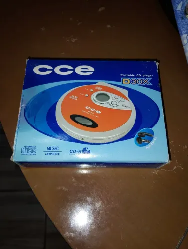 Toca CD portátil cce D30X anos 2000