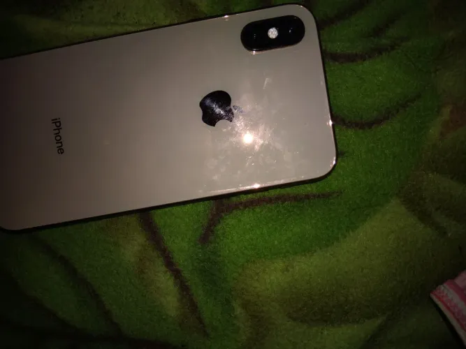 Vende-se este iphone xs mais informações em *