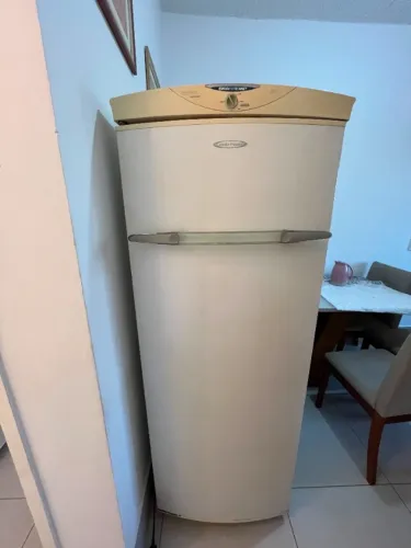 Geladeira ótima com garantia