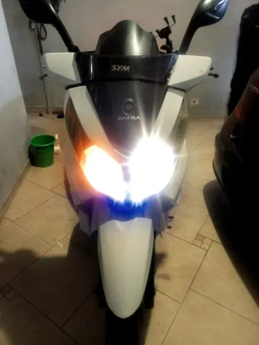 Moto com alguns detalhes nas carenagens mas tá tudo ok,só pegar e andar.