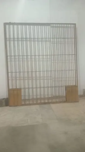 Grade de ferro, para proteção. Medindo: 3,90 L por 2,20 a.