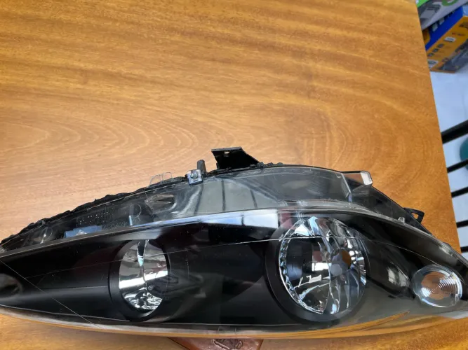 Farol Peugeot 308 com Máscara Negra