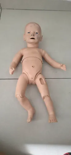 BEBÊ DE TREINAMENTO E CUIDADOS / SIMULADOR PEDIÁTRICO PROFISSIONAL