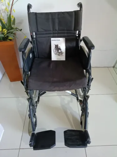 Cadeira de rodas dellomed, modelo D400