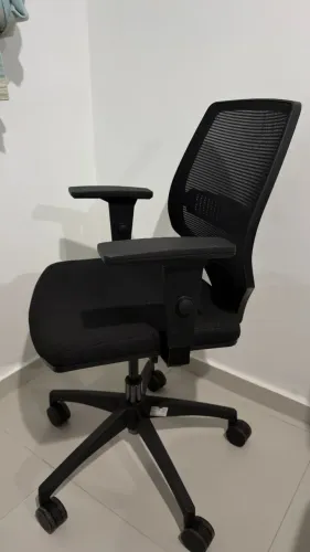 Cadeira Ergonômica Marelli - Tela Mesh e Braços Reguláveis