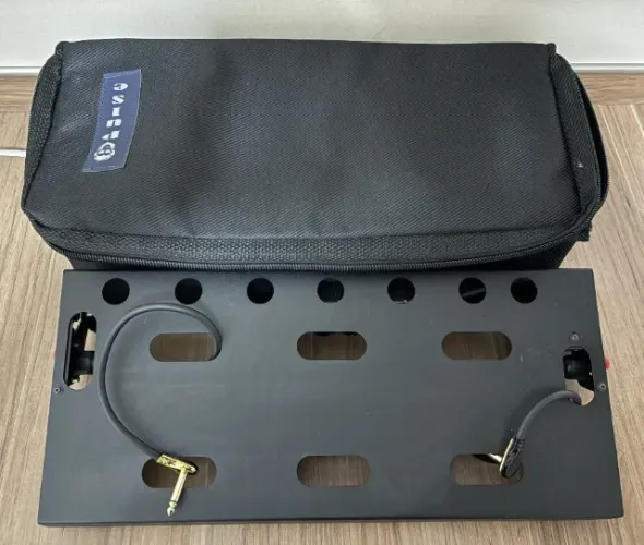 Pedal Board Pulse Ramp 45 x 20cm com Elétrica Completa + Jack In/Out + Bag