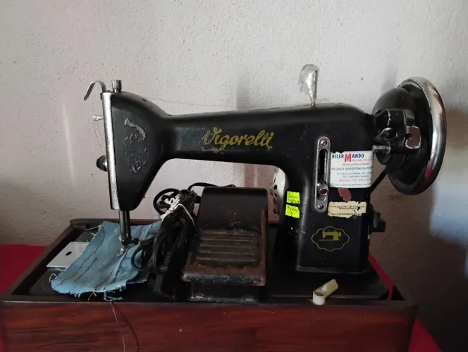 Máquina de costura elétrica