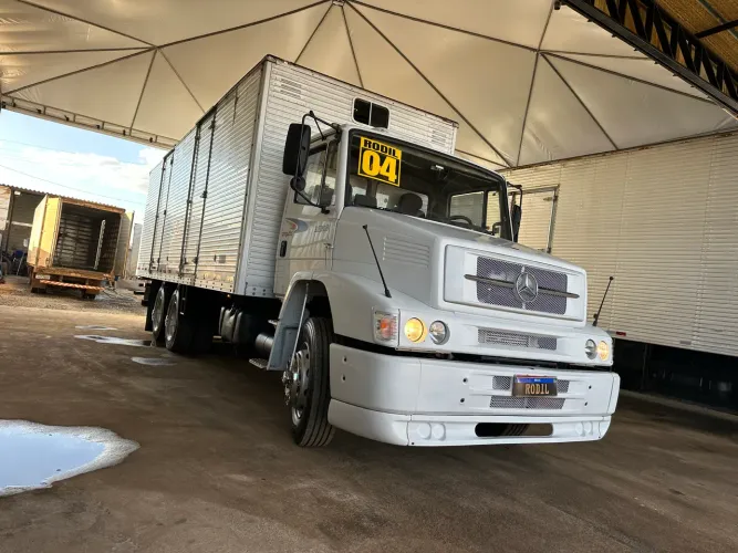 MB 1620 ano:2004 6 marchas Bau de 8.5mt 10 pneus novos