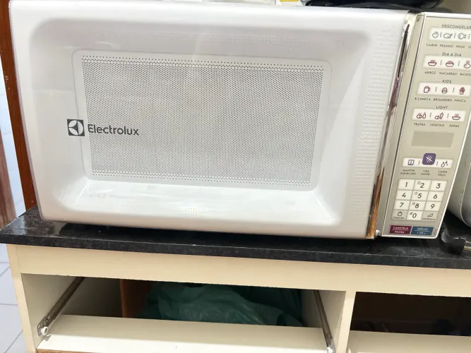 Micro-ondas Electrolux MEO44 34L - 220V