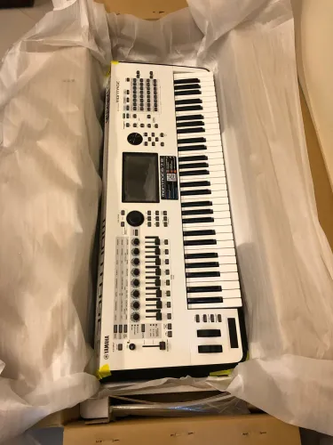 Yamaha Montage 6 (White Edition)
