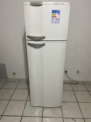 VENDO GELADEIRA ELECTROLUX 