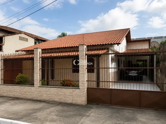Casa linear 03 quartos com 02 suítes e lazer privativo em Cobilândia