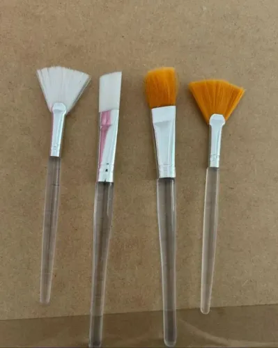 Kit 4 pincéis para limpeza de pele.