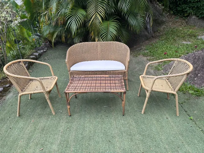 Conjunto varanda/jardim em fibra sintética - namoradeira + 2 cadeiras + mesa