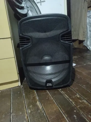 Vende-se caixa de som