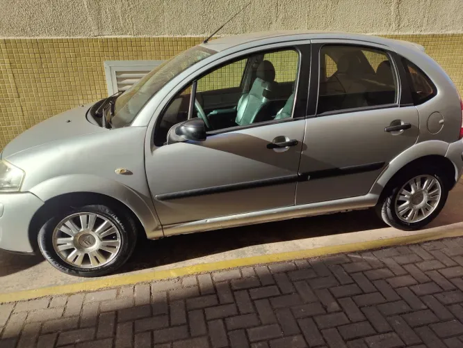 Citroen C3 GLX 1.4/ GLX Sonora 1.4 Flex 8V 5P 2011