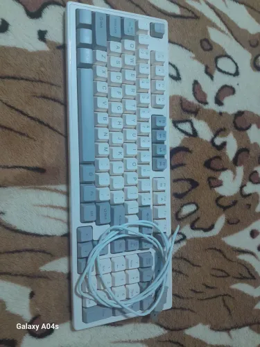 Teclado rgb semi novo nuca usado